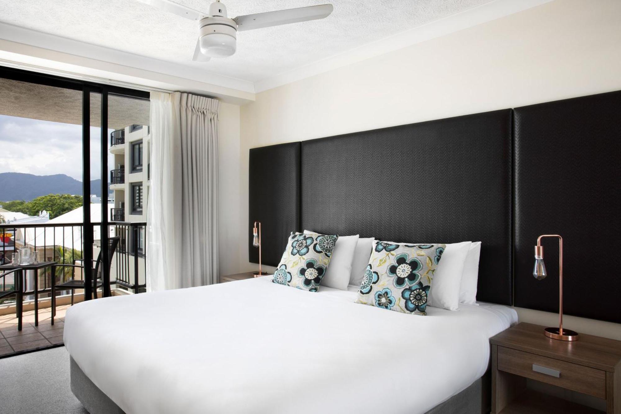 มันตรา เอสพลานาด แคร์น Hotel แคนส์ ภายนอก รูปภาพ